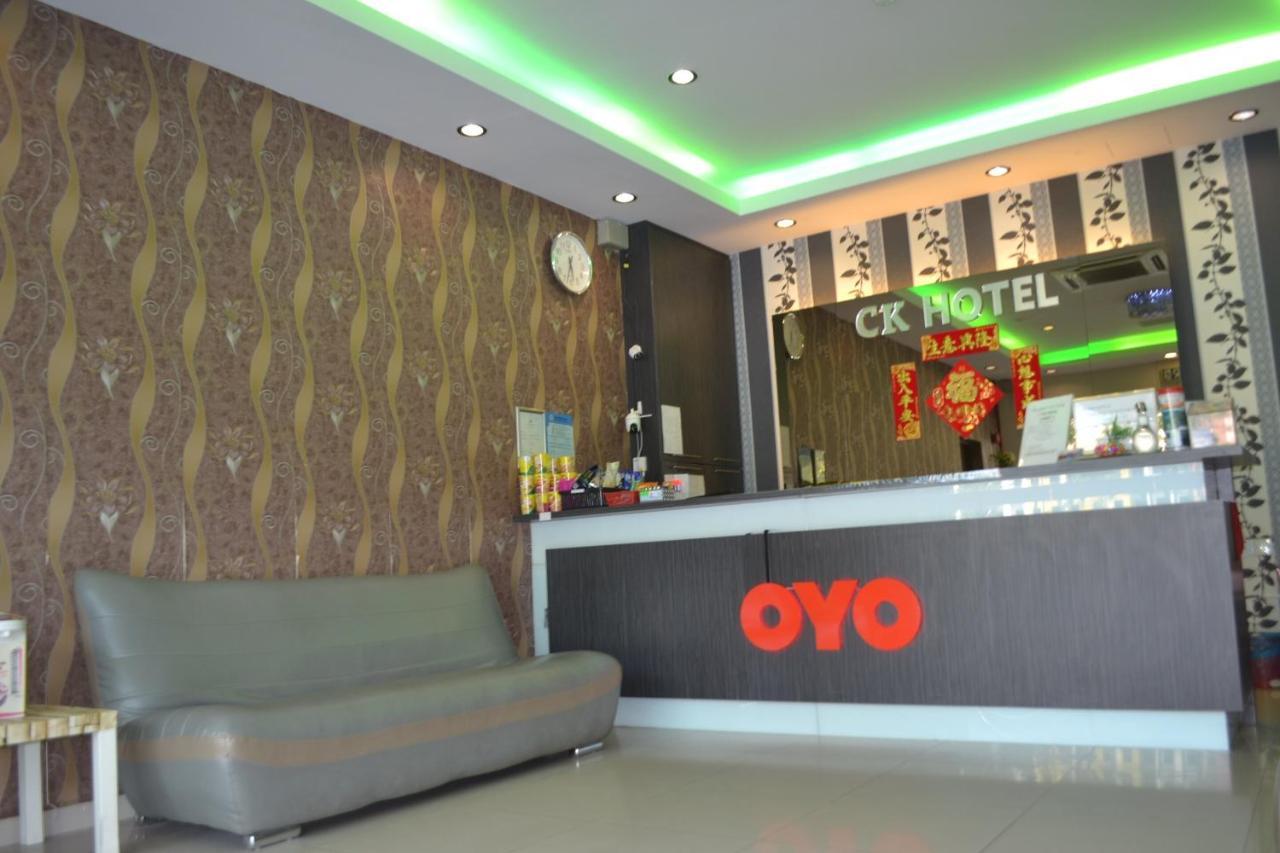 Oyo 89715 Ck Hotel 卢穆特 外观 照片